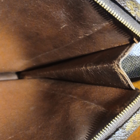 Louis Vuitton Monogram Clutch - Picture 15 of 15